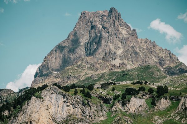 Comment organiser un camping pour une expédition de randonnée dans les Pyrénées?